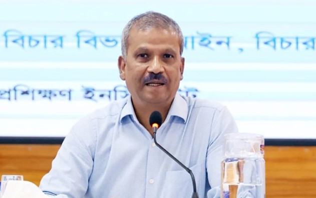 প্রবাসীদের গুজব সম্পর্কে সতর্ক থাকার পরামর্শ দিলেন উপদেষ্টা আসিফ নজরুল